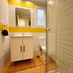Centrico Y Nuevo Apartamento * فوينخيرولا